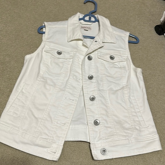 Jean jacket - Picture 1 of 3